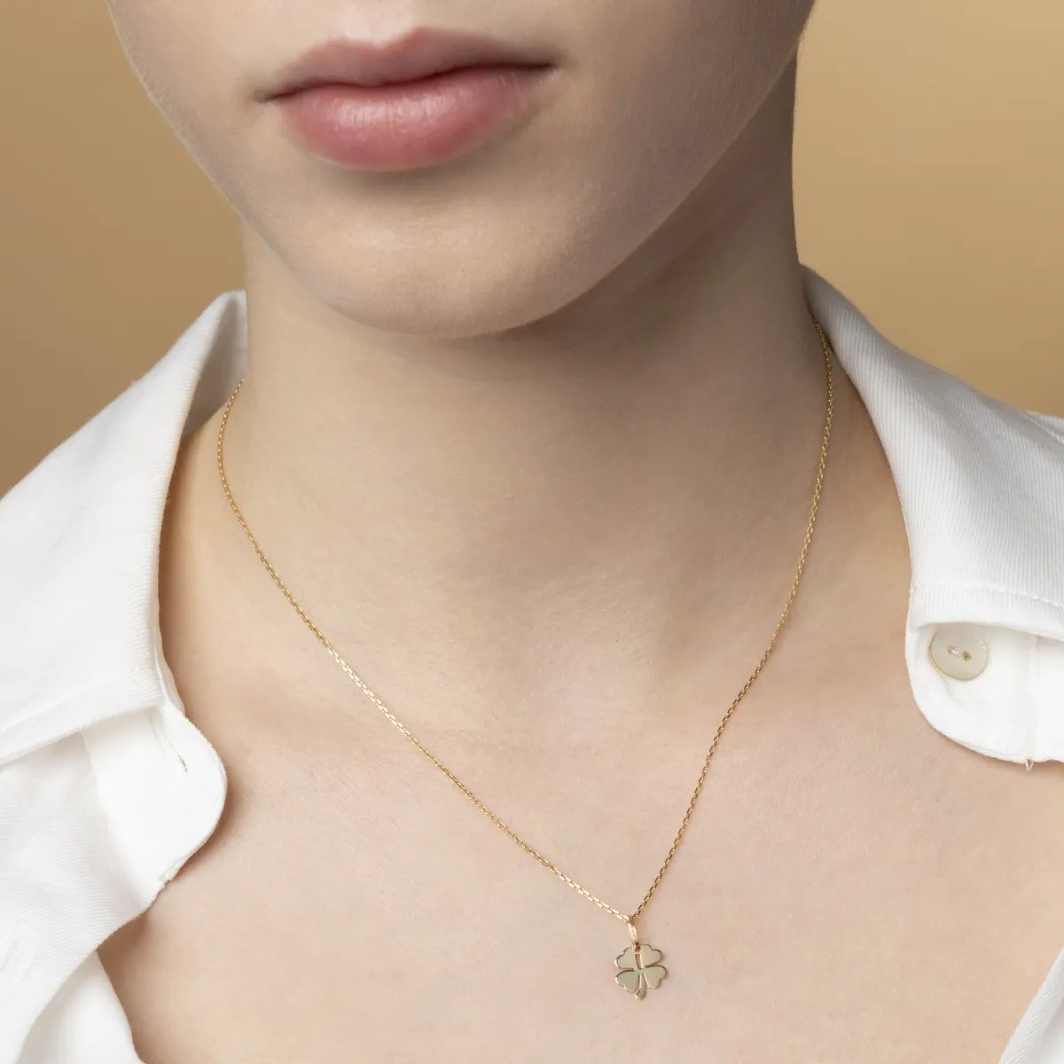 Yellow gold fourleaf clover-shaped pendant