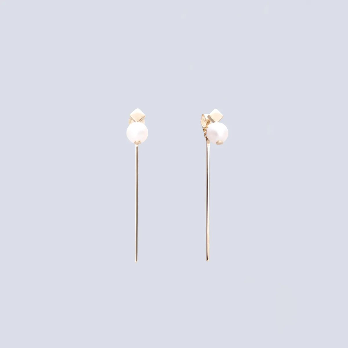 Yellow gold earrings with pearls from the "Aurora" collection