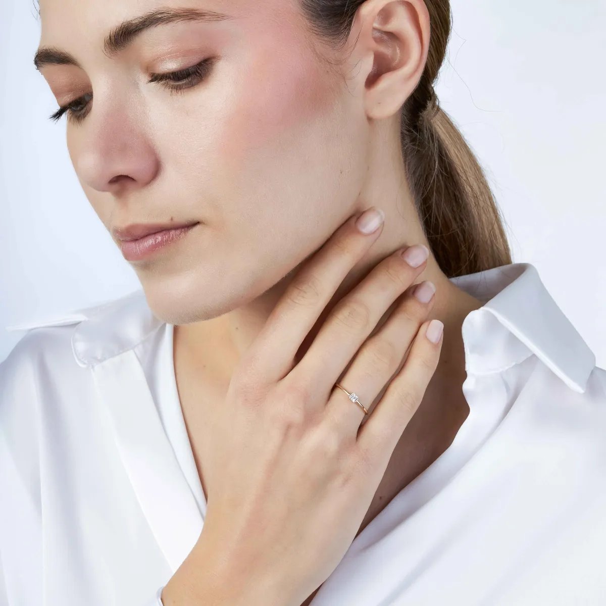 Yellow gold solitaire ring with zirconia