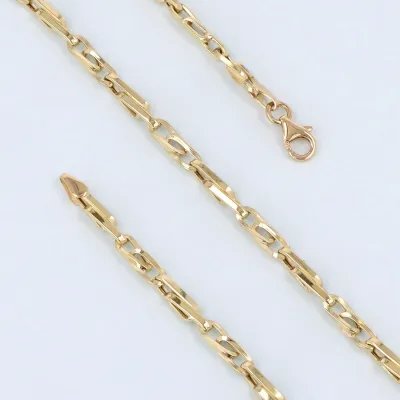 Hollow yellow gold chain
