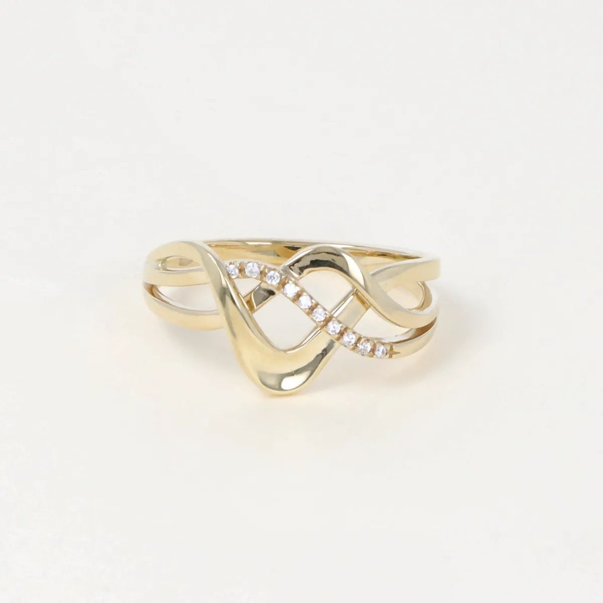 Yellow gold ring with cubic zirconia