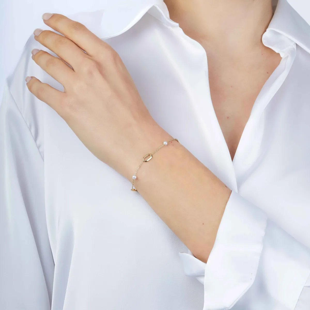 Yellow gold bracelet with pearls