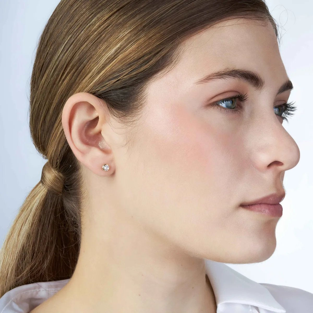 "Punto luce" earrings in yellow gold with zirconia