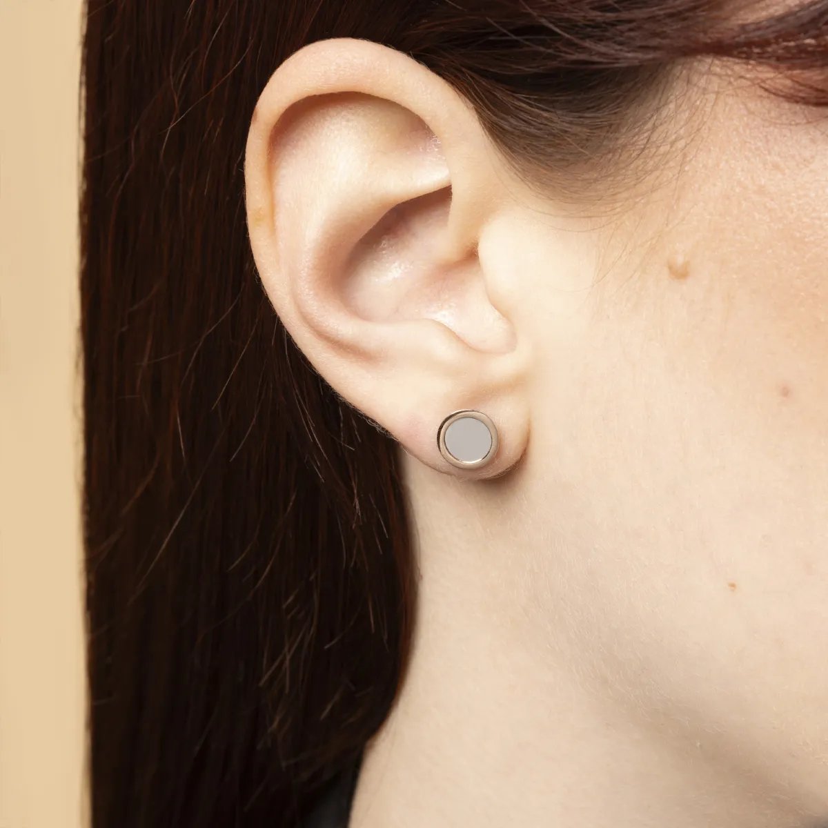 White and rose gold round earrings