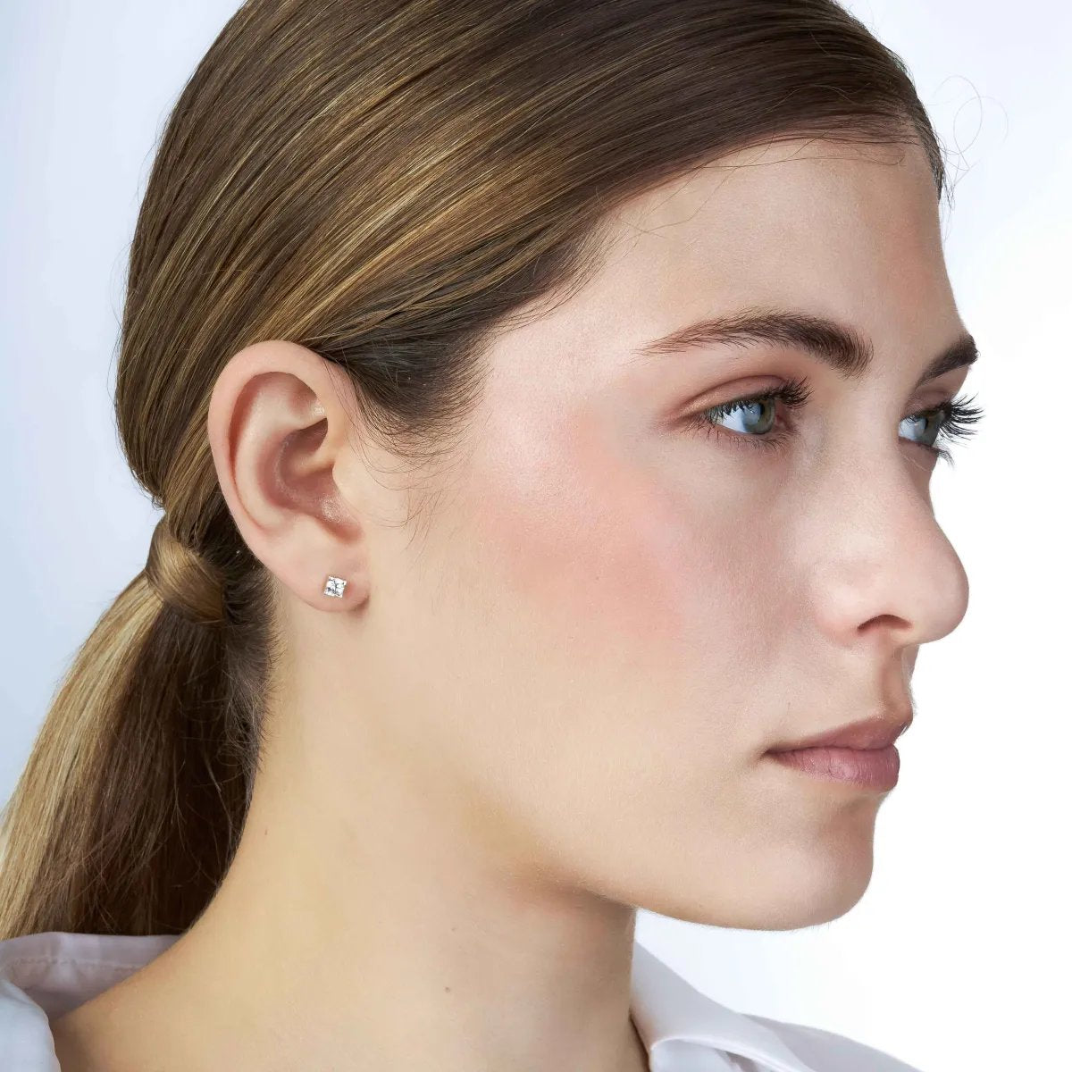 "Punto luce" earrings in yellow gold with zirconia