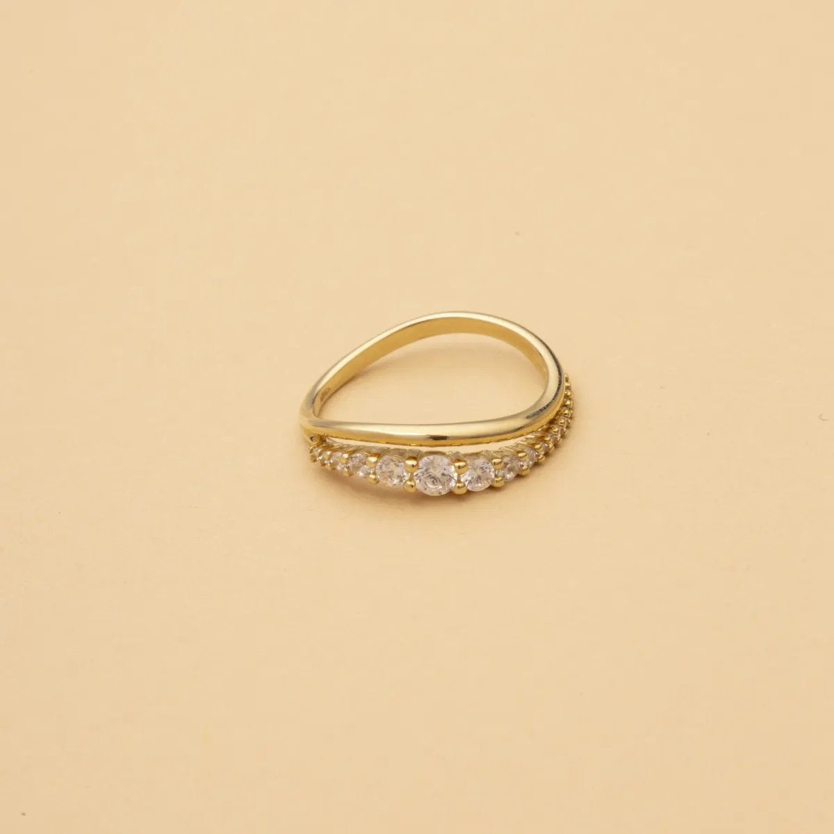 Yellow gold ring with cubic zirconia