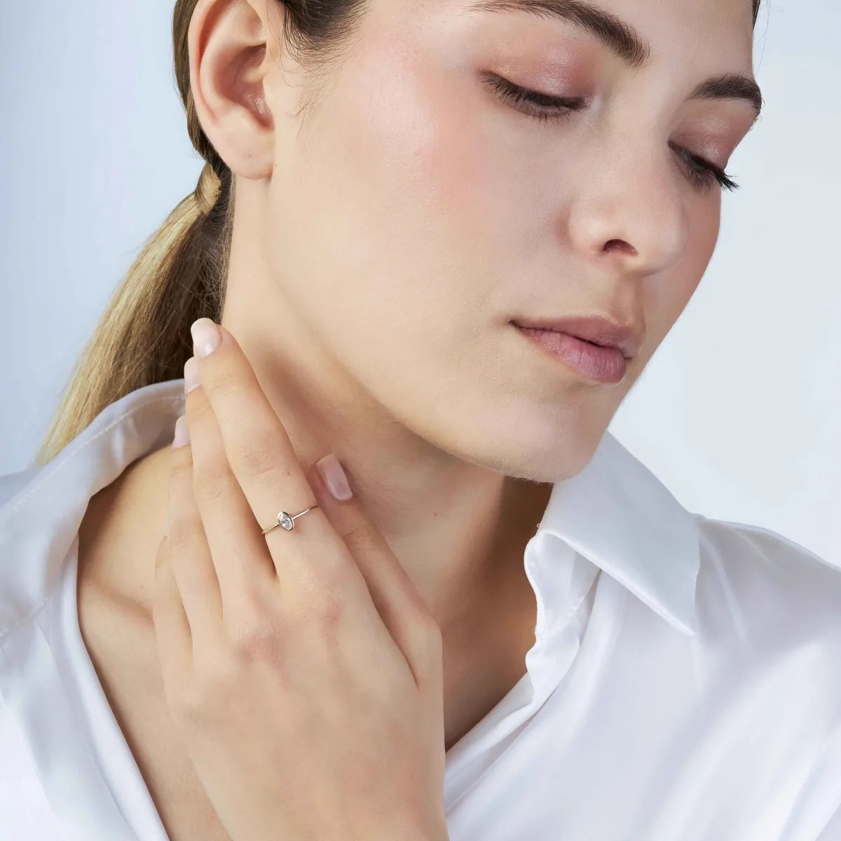 Yellow gold solitaire ring with zirconia