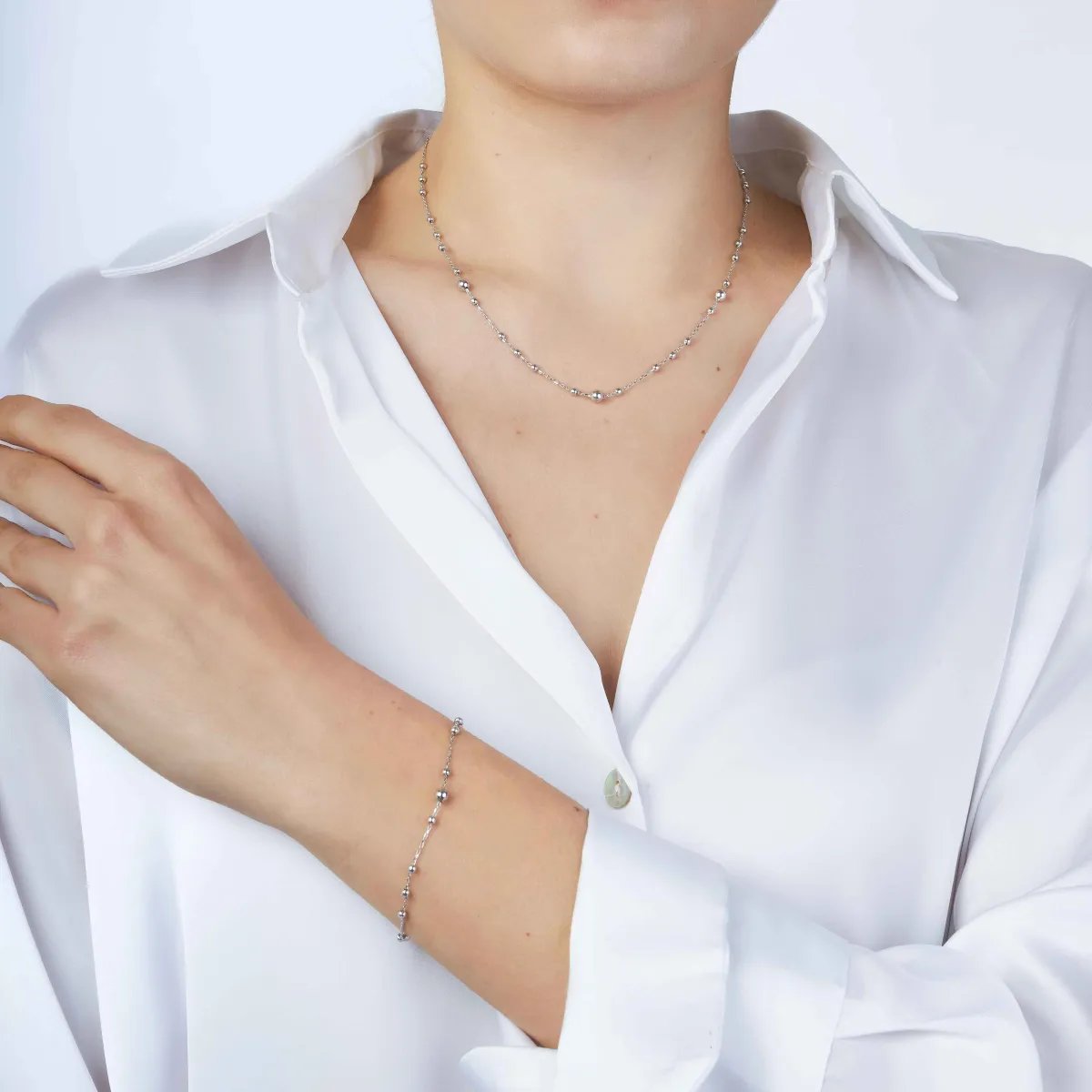 White gold necklace with balls